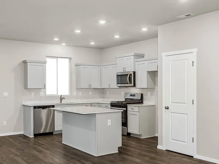 1441 SW Fielder Pl — Photo 14