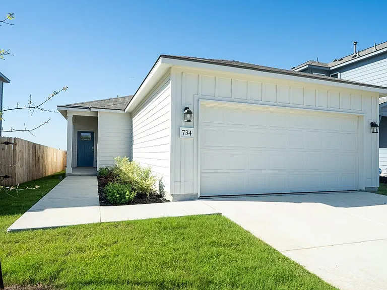 734 Bellamy Dr — Photo 2