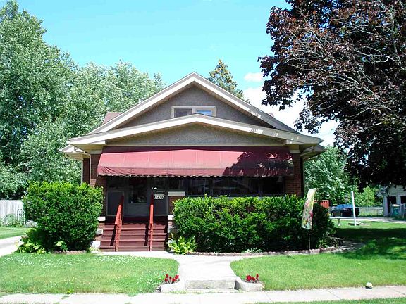 2nd image of 1479 N Seminary St