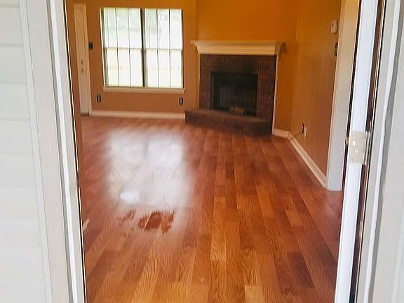 4th image of 305 Toni Dr
