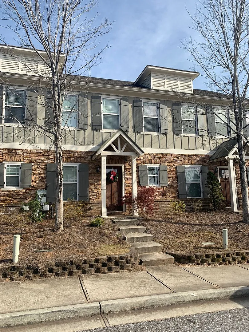 2BR in Whitehall Village ! — Photo 1