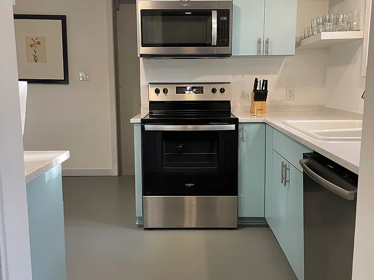 2107 Saint James Dr — Photo 6