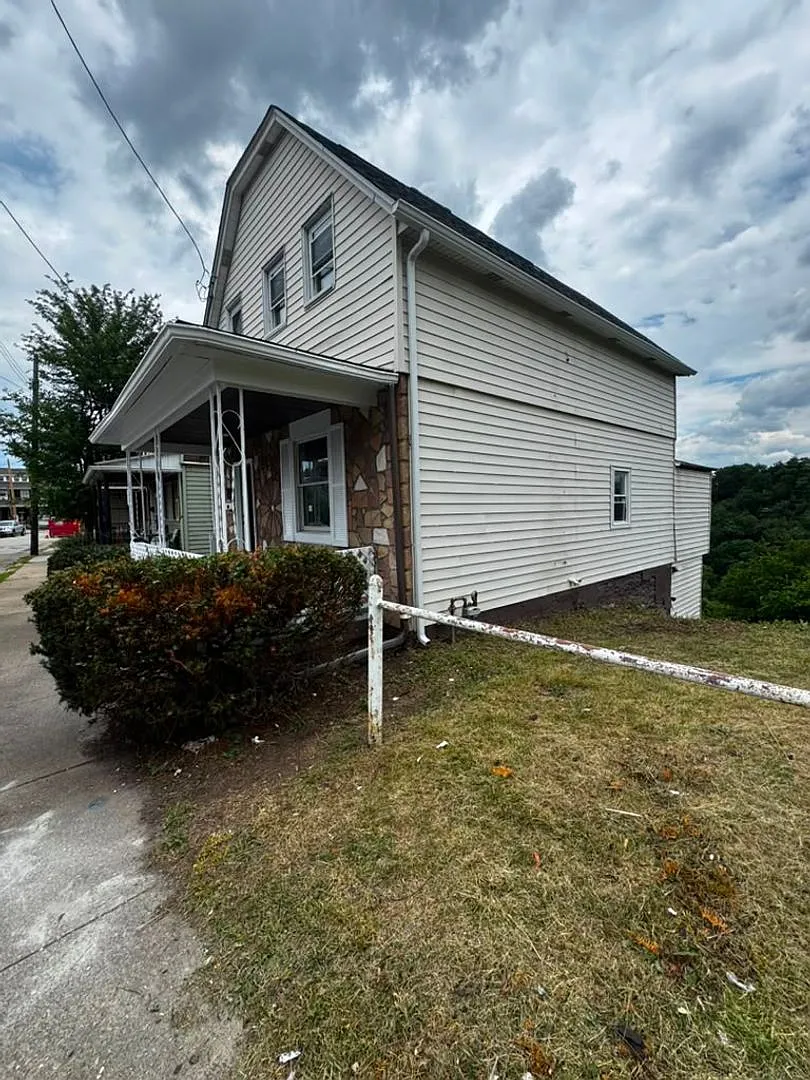 3 bed, 1302 sqft, $1,507 — Photo 3