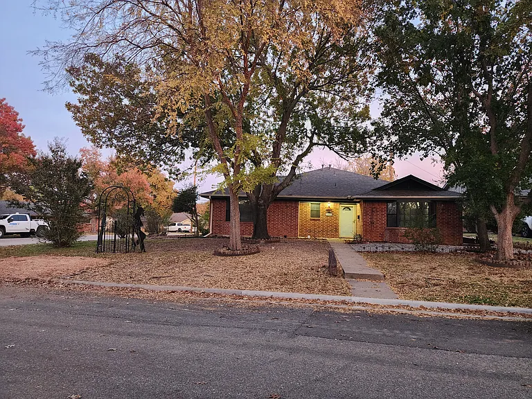 1421 Blanton Pl — Photo 1