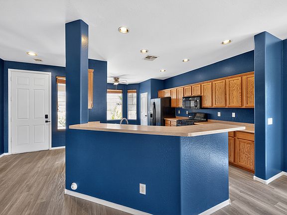 3rd image of 38248 W Santa Clara Ave