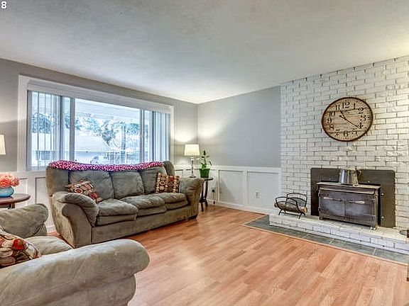 4th image of 3302 NE 121st Ave