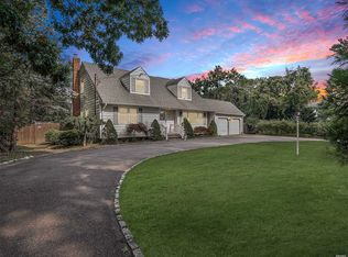 495 Miller Place Rd, Miller Place, NY 11764