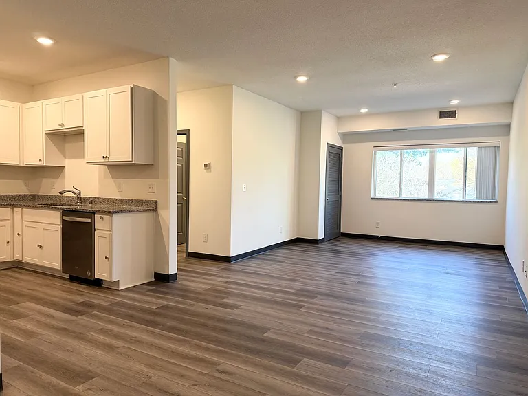 The Eastview — Photo 15
