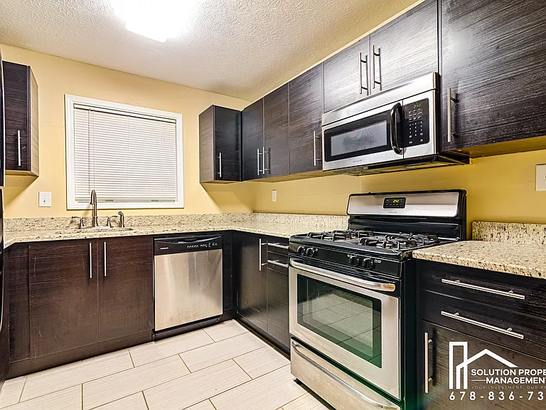 1808 Augusta Dr — Photo 8