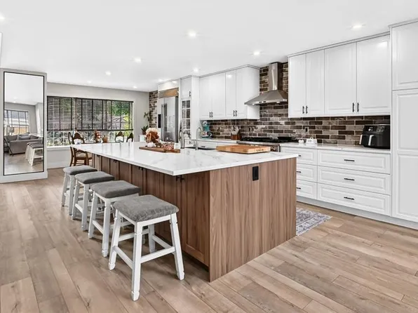 15226 SW Prestwick Blvd SE, Calgary, AB T2Z 3L4