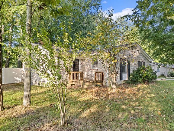 5th image of 106 Red Bud Ln