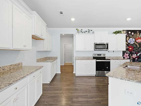 3rd image of 240 Poplar Hollow Dr