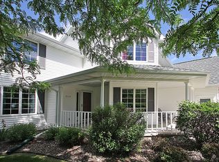 2116 E Prairie Creek Dr, Neenah, WI 54956