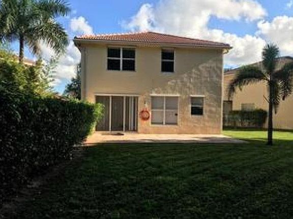 3rd image of 5121 Crescent Moon Dr #D