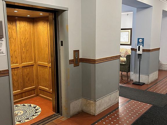 3rd image of 550 W Surf St #525C