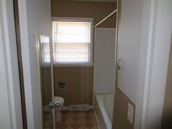 3rd image of 8302 E 106th Ter