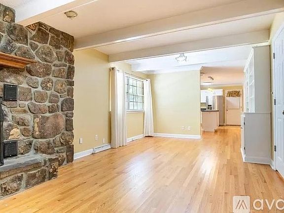 4th image of 3417 Myra Ave