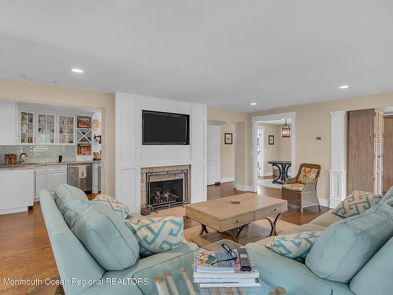 35 Bristol Pl — Photo 9