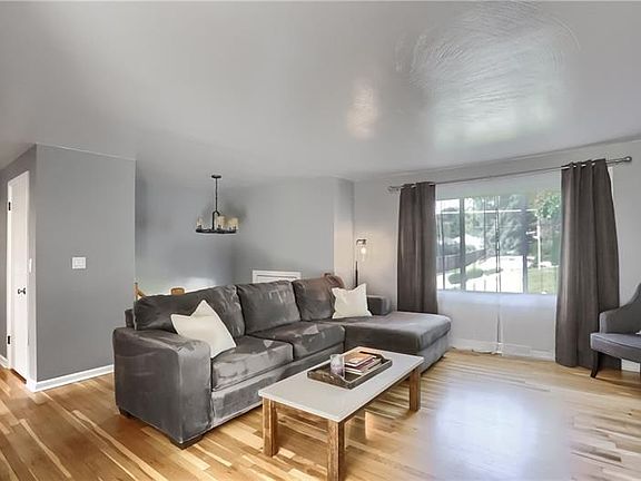 5th image of 247 Greenwood Dr