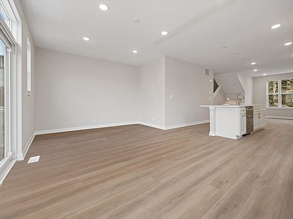 4th image of 184 Eli Ct