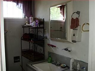 3rd image of 160 Wisteria Dr