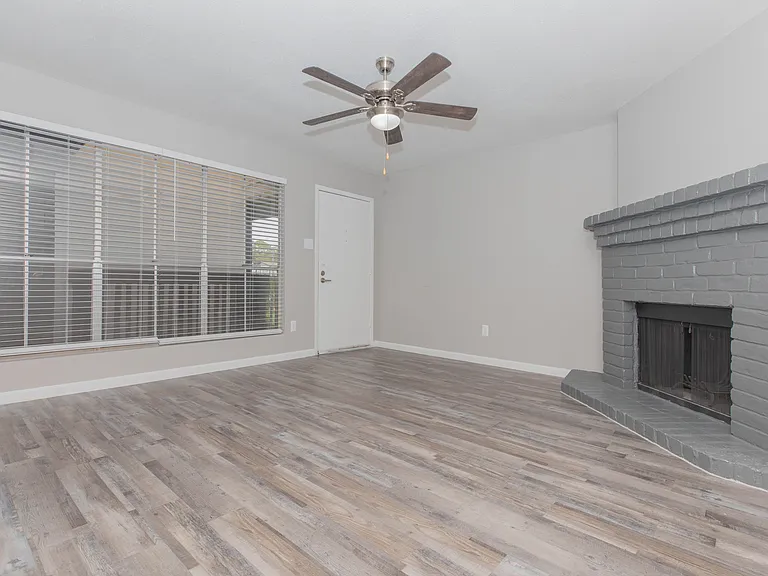 Kendall Manor — Photo 36