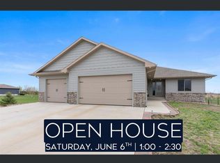26164 Reed Ct, Canistota, SD 57012