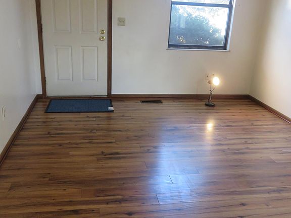 3rd image of 3869 Heatherglen Dr