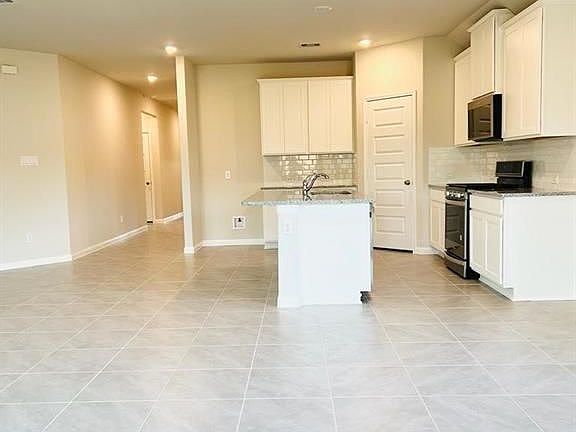 5th image of 531 Woodley Way