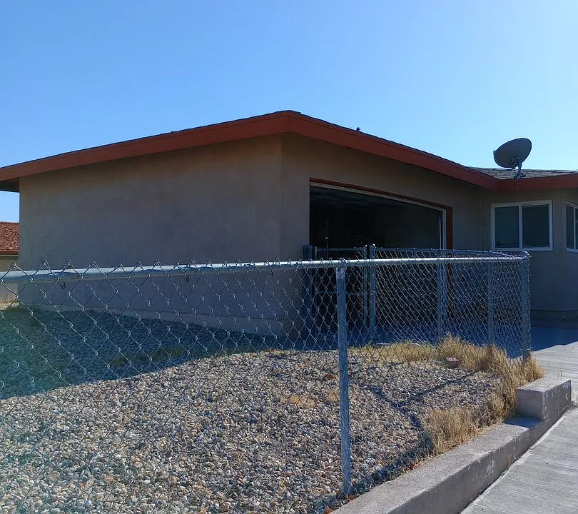 1208 E Virginia Way