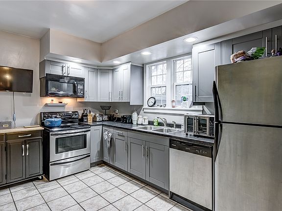 5th image of 1413 Summit Street