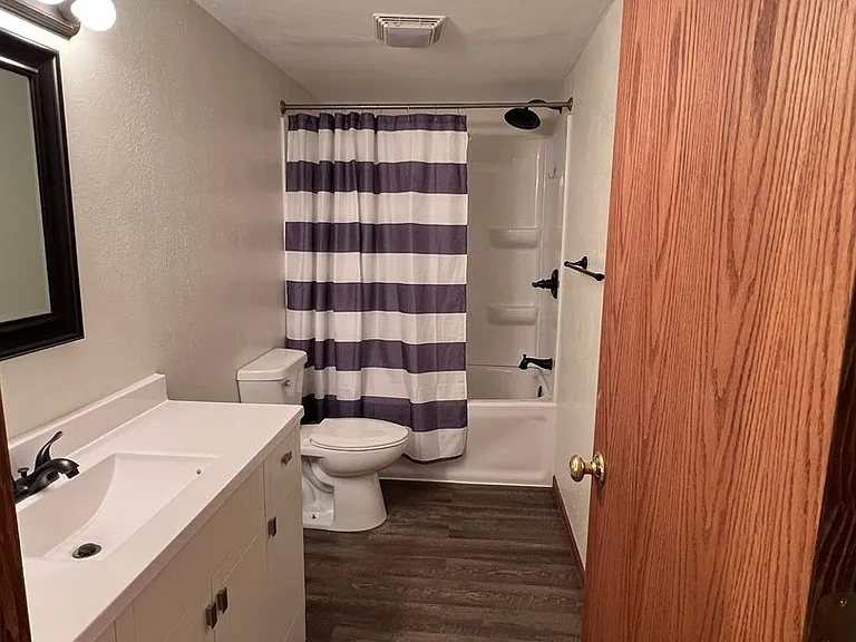549 Hanover Dr — Photo 16