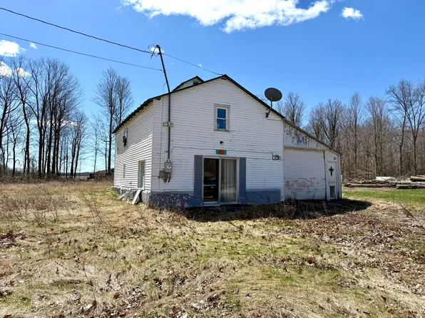 17 Oliver St, Chazy, NY 12921