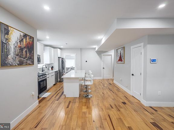 4th image of 37 4th St