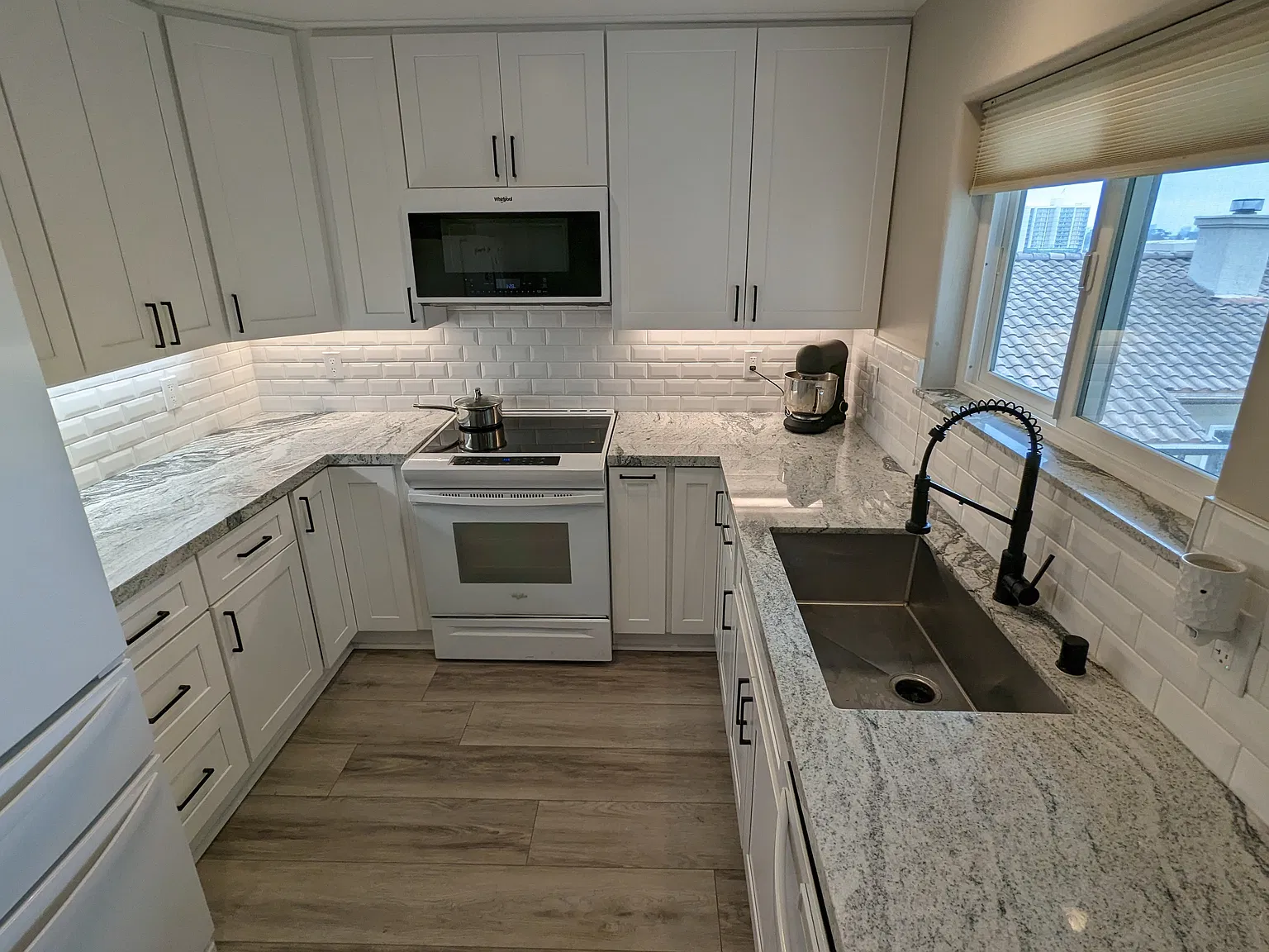 2 bed, 1003 sqft, $3,560 — Photo 4