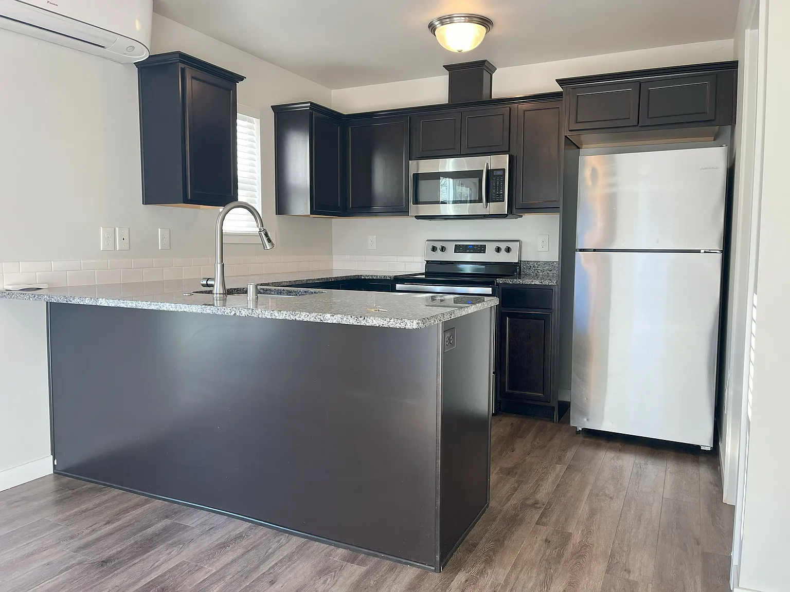 2415 Valencia Street — Photo 3