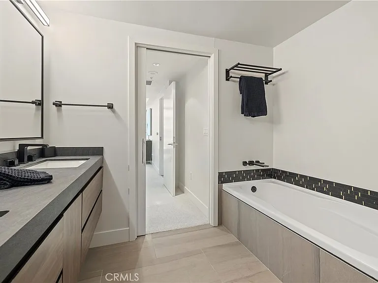 3141 Michelson #907E — Photo 23