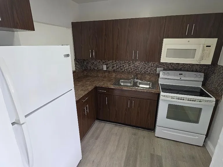 2250 NW 183rd St — Photo 7
