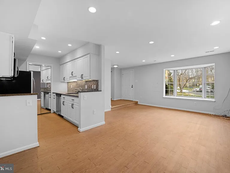10129 Green Holly Ter — Photo 7