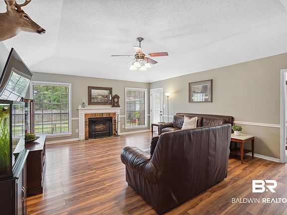 5th image of 102 Plantation Ct