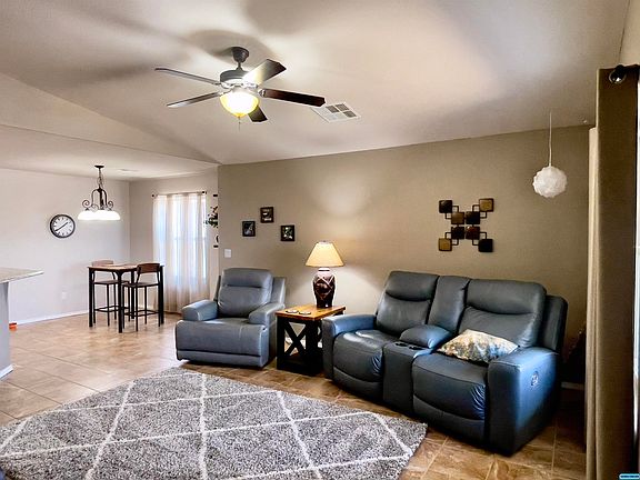 3rd image of 509 Los Pinos St