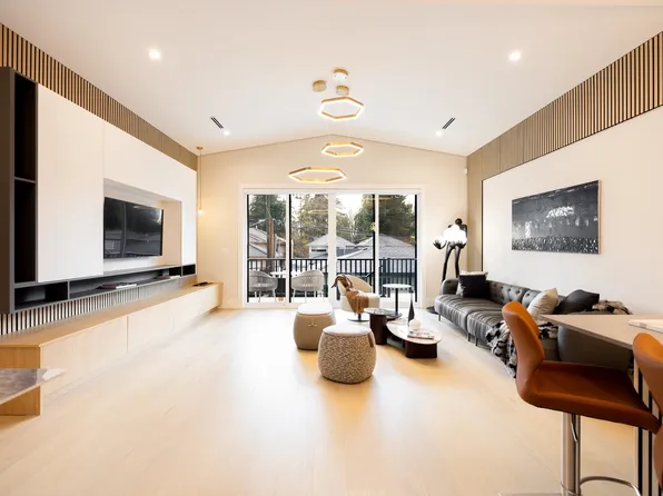 8055 18th Ave, Burnaby, BC V3N 1J9