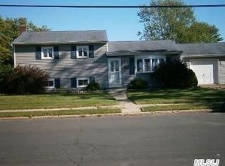74 Maple Dr, Lindenhurst, NY 11757