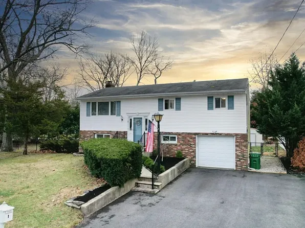 1 Berkshire Ct, Jackson, NJ 08527