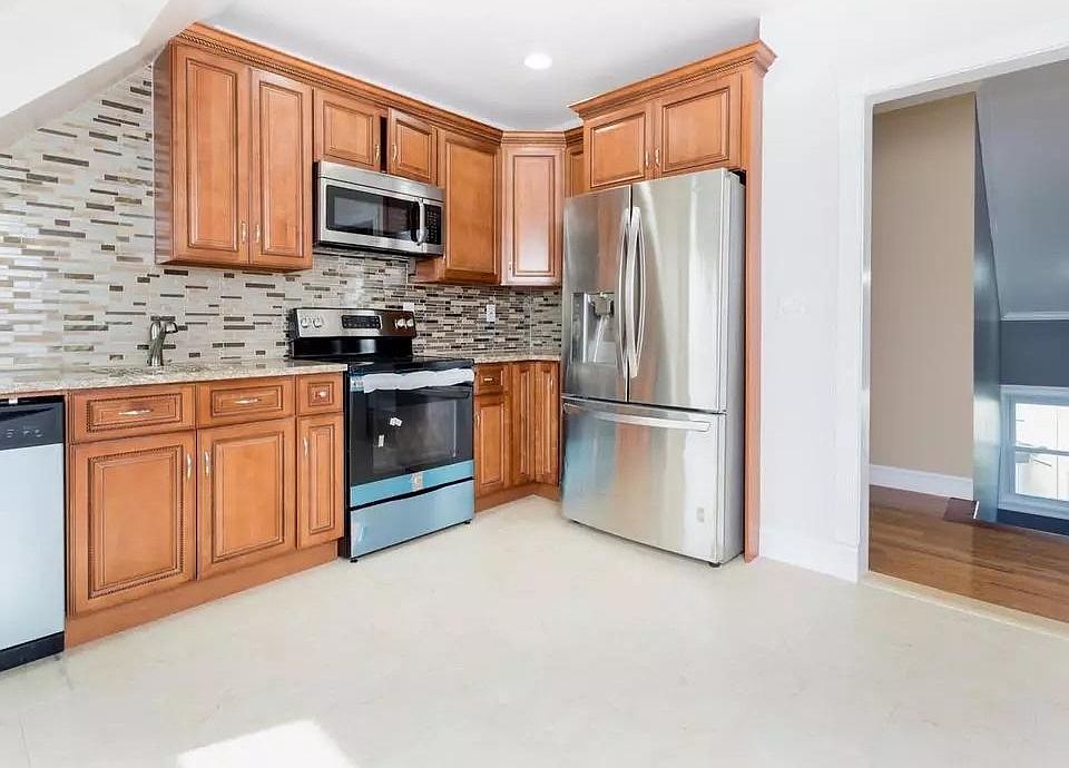 1st image of 409 Palisade Ave #3A