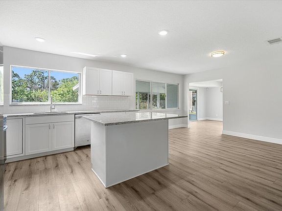 5th image of 1714 SE Elkhart Terrace