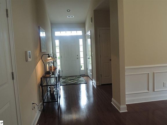 4th image of 312 Clairhill Ct