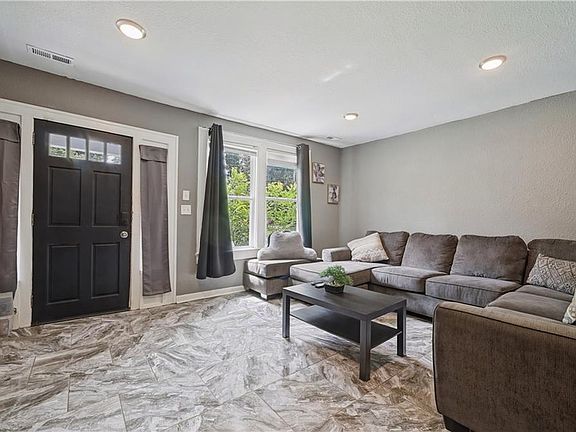 4th image of 203 Blair Ave