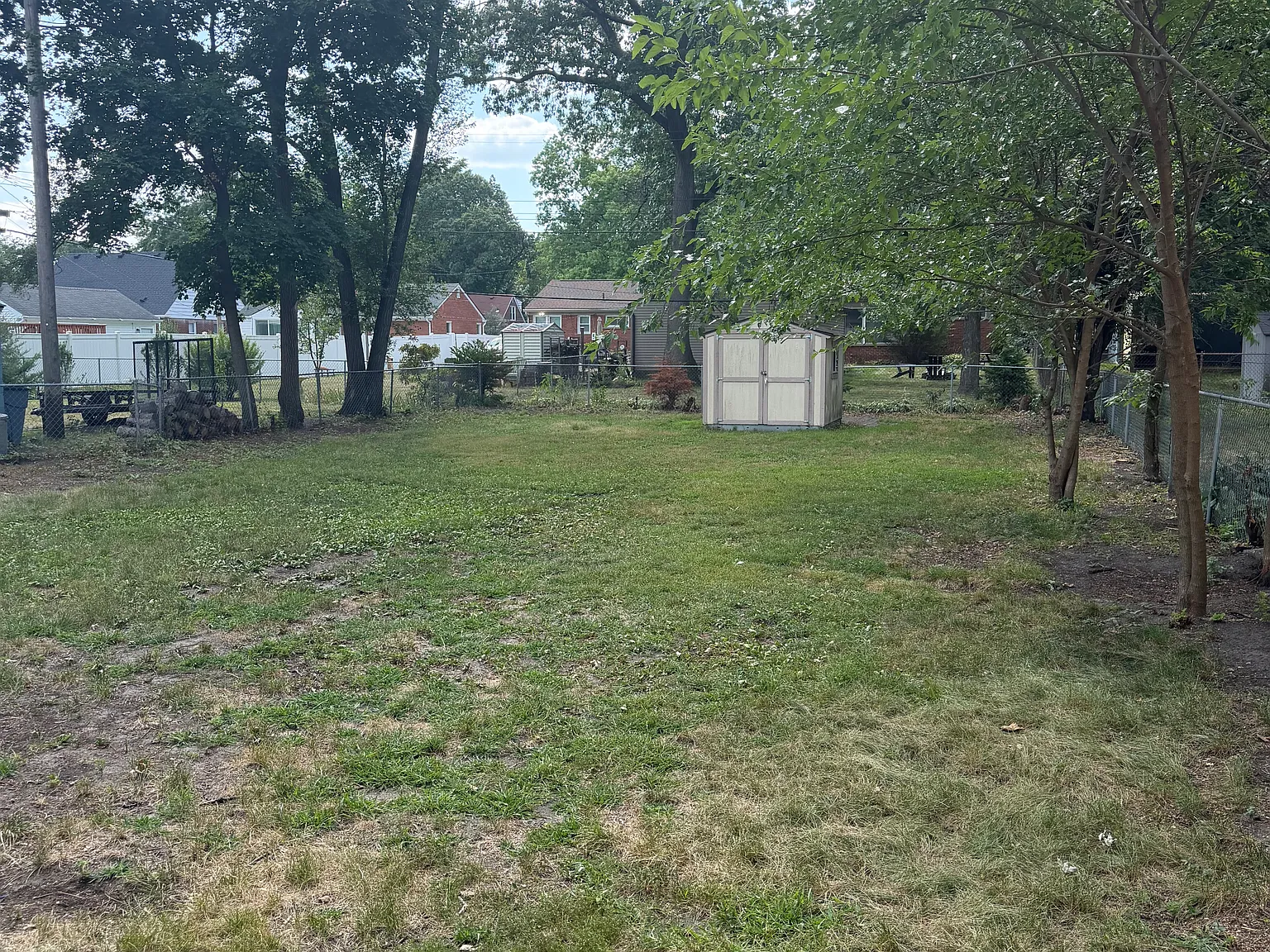 3 bed, 1000 sqft, $1,700 — Photo 2