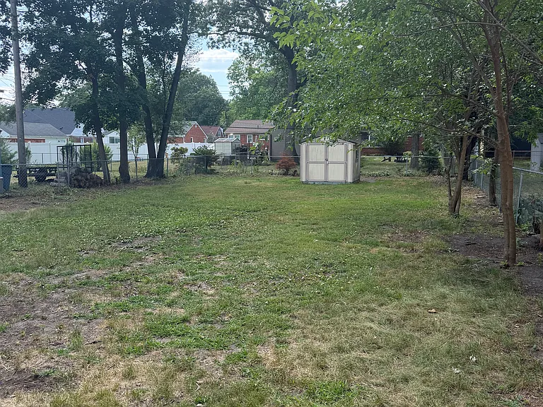 23487 Republic Ave — Photo 2